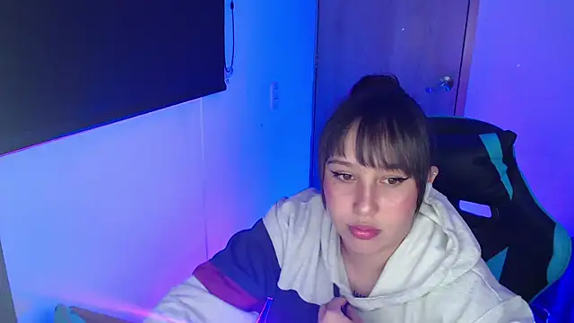 Skarlet Adams28 online show from April 21, 2026, 2:51 am