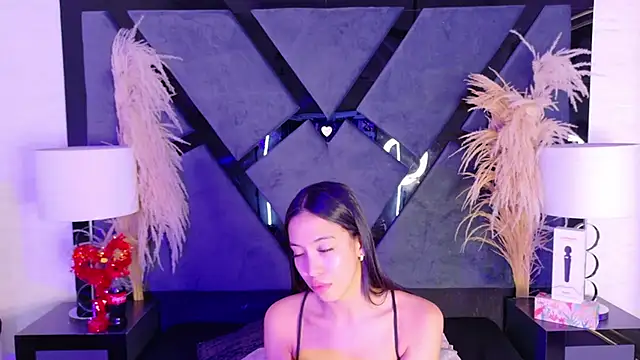 Snapshot of KylieWhite chatting on September 17, 2025, 12:18 pm KylieWhite online show from September 17, 2025, 12:18 pm