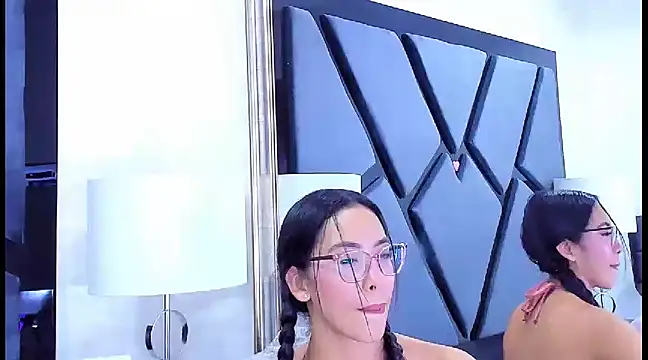 Snapshot of KylieWhite chatting on February 17, 2025, 5:34 pm KylieWhite online show from February 17, 2025, 5:34 pm