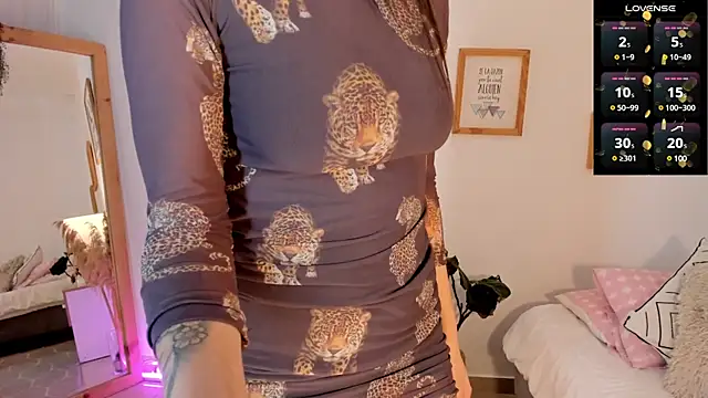 viooletaa online show from March 6, 2025, 5:11 pm