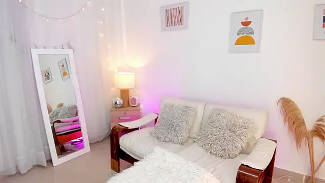 viooletaa online show from October 4, 2025, 7:04 pm