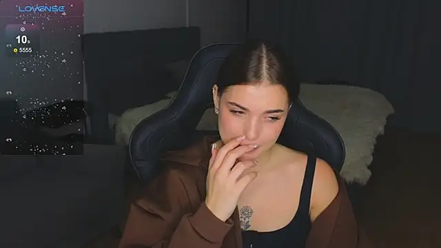 adrianawow1 online show from November 28, 2025, 2:45 am