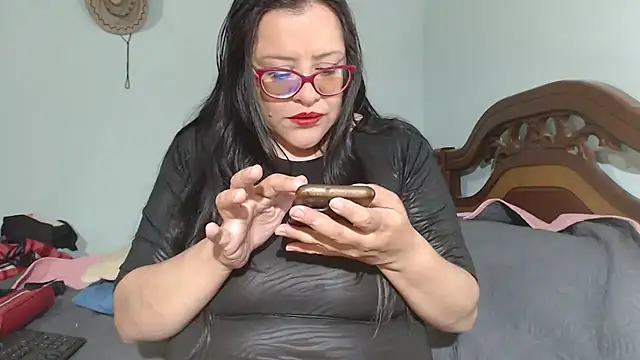 esmeralda-delmar online show from October 11, 2025, 12:33 am