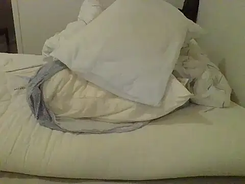 sympatyczny223 online show from February 12, 2025, 7:35 pm