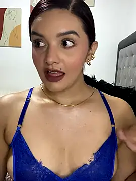 Snapshot of Melanyprada chatting on December 15, 2025, 3:34 am Melanyprada online show from December 15, 2025, 3:34 am