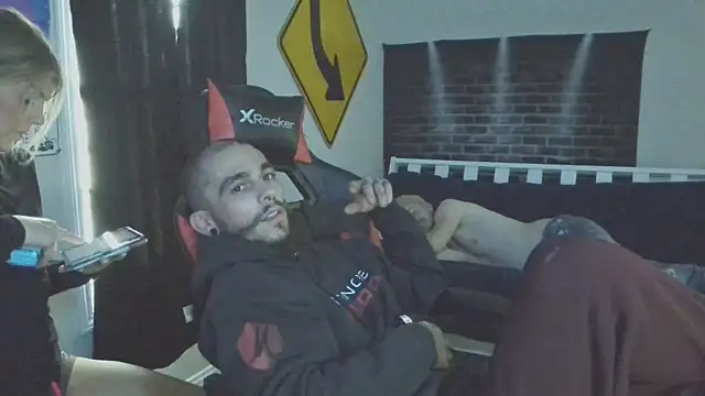 XMeF10 online show from March 15, 2025, 2:12 pm