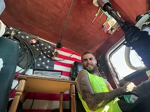 XMeF10 online show from September 18, 2025, 8:01 pm