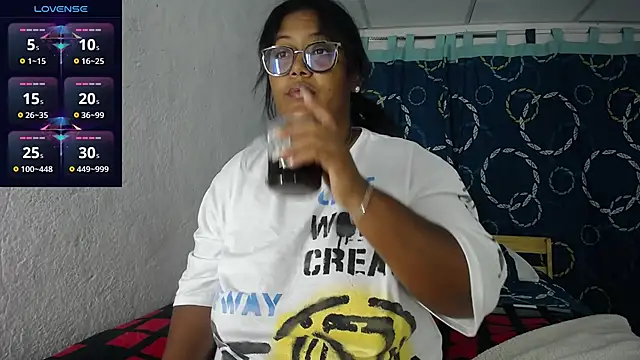 miajoseph  online show from May 5, 2026, 3:09 am