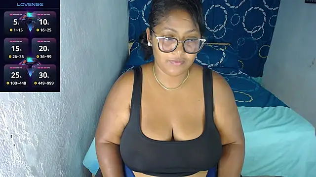 miajoseph  online show from April 26, 2026, 3:37 am