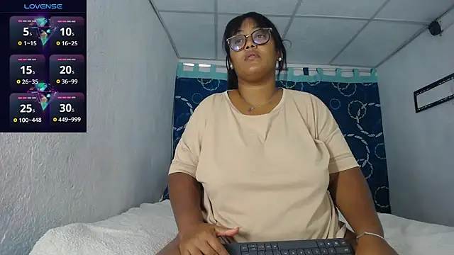 miajoseph  online show from May 2, 2026, 3:34 am