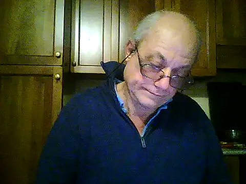 Snapshot of gianbragallini chatting on December 18, 2025, 11:19 pm gianbragallini online show from December 18, 2025, 11:19 pm