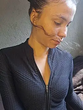 HelenHoltz online show from October 28, 2025, 4:28 pm