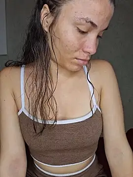 HelenHoltz online show from November 13, 2025, 12:31 pm