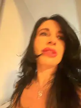 MichelleCara online show from December 4, 2025, 9:08 am