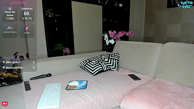 Snapshot of MichelleCara chatting on February 6, 2025, 3:31 pm MichelleCara online show from February 6, 2025, 3:31 pm