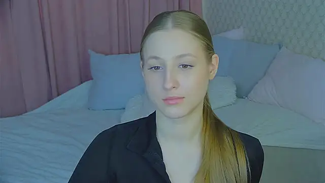 Snapshot of BritneyCruze chatting on March 10, 2025, 11:12 am BritneyCruze online show from March 10, 2025, 11:12 am