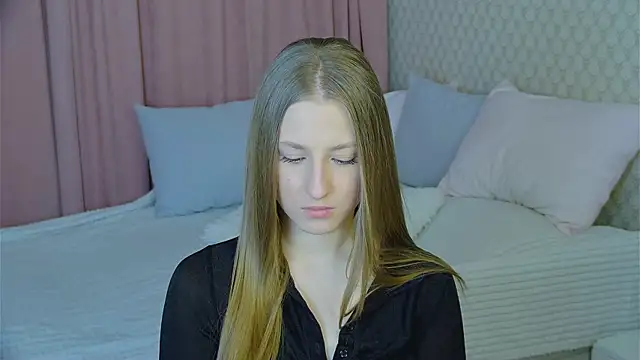 Snapshot of BritneyCruze chatting on February 27, 2025, 8:13 am BritneyCruze online show from February 27, 2025, 8:13 am