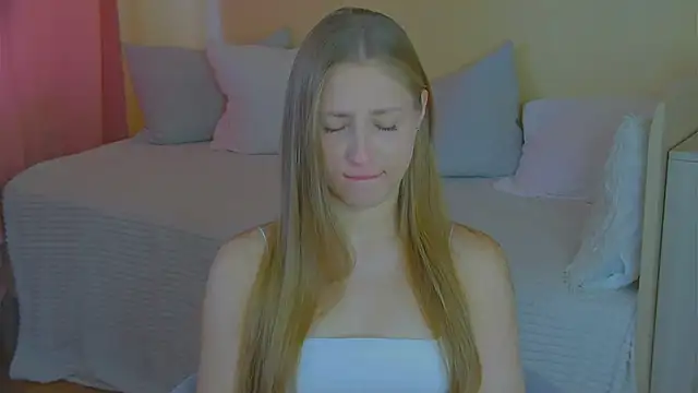 Snapshot of BritneyCruze chatting on October 4, 2025, 7:54 am BritneyCruze online show from October 4, 2025, 7:54 am