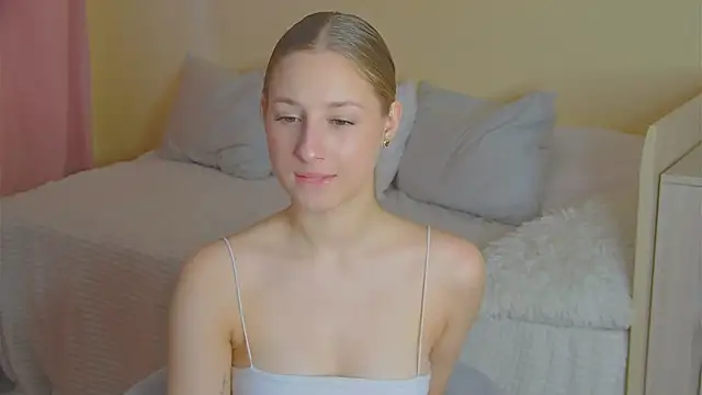 Snapshot of BritneyCruze chatting on October 27, 2025, 9:21 am BritneyCruze online show from October 27, 2025, 9:21 am