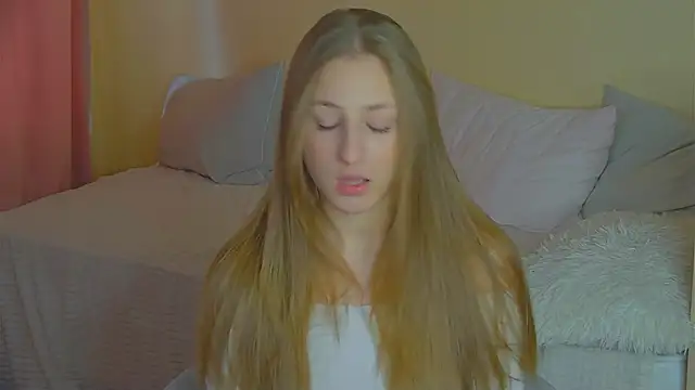 Snapshot of BritneyCruze chatting on November 13, 2025, 9:24 am BritneyCruze online show from November 13, 2025, 9:24 am