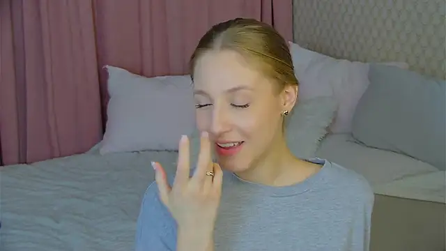 Snapshot of BritneyCruze chatting on March 3, 2025, 2:49 pm BritneyCruze online show from March 3, 2025, 2:49 pm