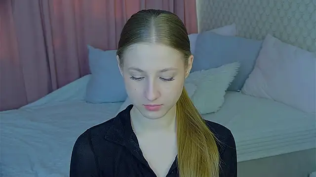 Snapshot of BritneyCruze chatting on March 10, 2025, 8:06 am BritneyCruze online show from March 10, 2025, 8:06 am