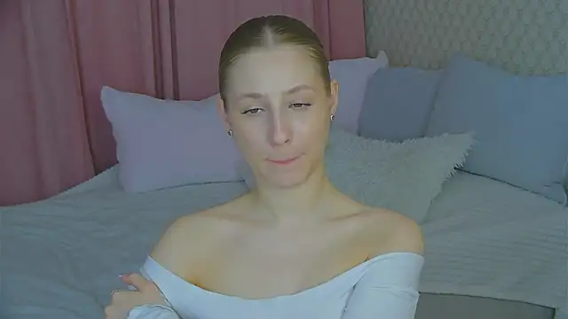 Snapshot of BritneyCruze chatting on March 21, 2025, 11:12 am BritneyCruze online show from March 21, 2025, 11:12 am