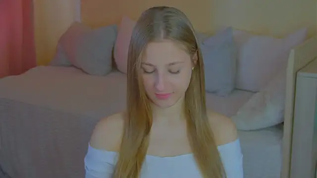 Snapshot of BritneyCruze chatting on October 8, 2025, 7:43 am BritneyCruze online show from October 8, 2025, 7:43 am