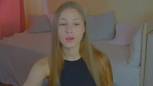 Snapshot of BritneyCruze chatting on October 3, 2025, 9:00 am BritneyCruze online show from October 3, 2025, 9:00 am