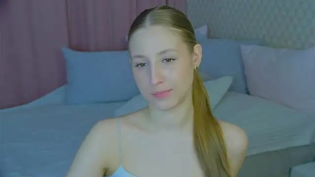 Snapshot of BritneyCruze chatting on March 13, 2025, 8:48 am BritneyCruze online show from March 13, 2025, 8:48 am