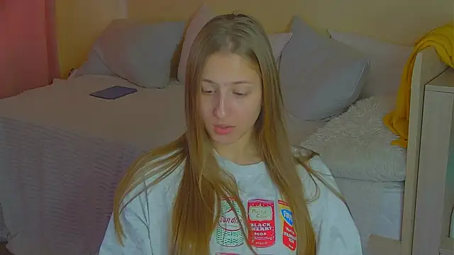 Snapshot of BritneyCruze chatting on October 10, 2025, 12:39 pm BritneyCruze online show from October 10, 2025, 12:39 pm