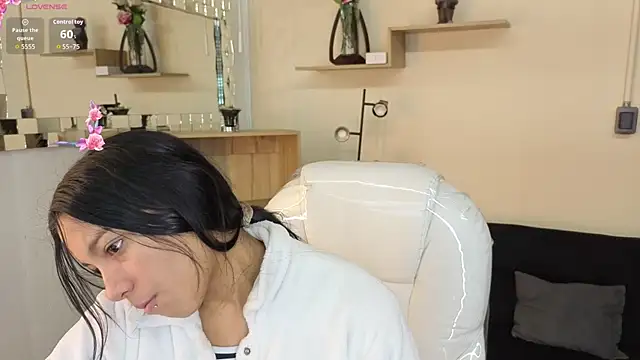 Saray reyes online show from November 19, 2025, 12:05 pm