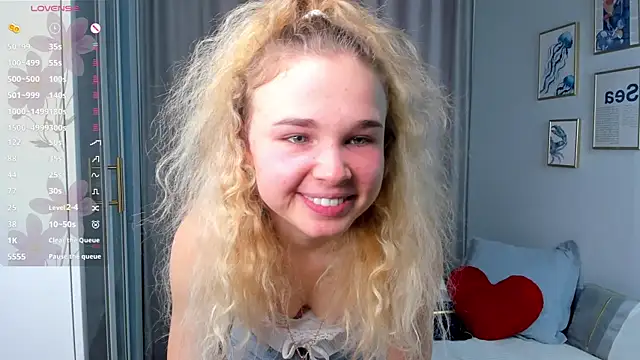 OdetteHarwick online show from October 11, 2025, 8:26 am