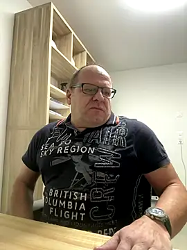 coupleLatinaLovers online show from November 28, 2025, 6:57 am