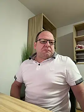 Snapshot of coupleLatinaLovers chatting on February 3, 2025, 5:18 am coupleLatinaLovers online show from February 3, 2025, 5:18 am