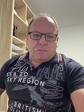 coupleLatinaLovers online show from October 30, 2025, 6:01 am