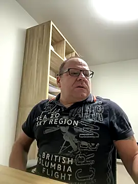 coupleLatinaLovers online show from November 10, 2025, 6:18 am