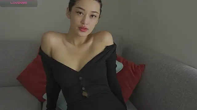 yumisunn online show from December 19, 2025, 3:43 am