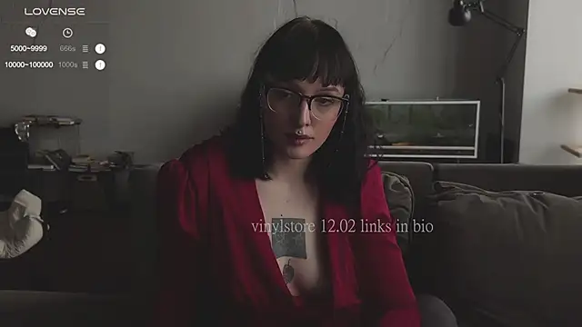 Snapshot of vinylstore chatting on February 12, 2025, 5:58 am vinylstore online show from February 12, 2025, 5:58 am
