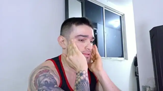 Sexy Alejandro  online show from December 1, 2025, 2:56 am