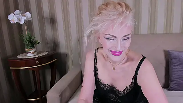 Rita Farel online show from March 18, 2026, 9:37 pm