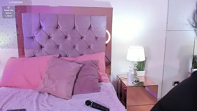 melanie hills online show from September 11, 2025, 11:43 am