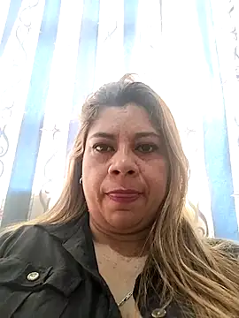 Laura-Hernandez online show from September 21, 2025, 2:33 pm