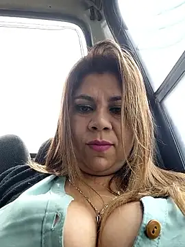 Laura-Hernandez online show from October 27, 2025, 3:13 pm