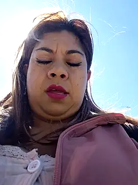 Laura-Hernandez online show from May 9, 2026, 2:42 pm
