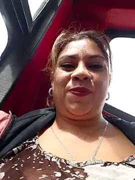 Laura-Hernandez online show from November 17, 2025, 3:27 pm