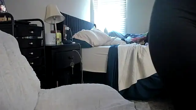 bigb00tyjudyyX online show from November 4, 2025, 1:59 pm