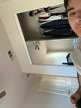 Snapshot of Yann_18 chatting on March 13, 2026, 4:01 pm Yann 18 online show from March 13, 2026, 4:01 pm