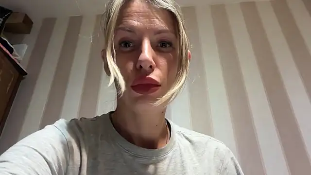 YourJuliena online show from March 15, 2025, 5:26 pm