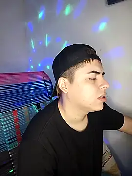 Snapshot of CARKIS-69 chatting on December 12, 2024, 7:15 pm CARKIS-69 online show from December 12, 2024, 7:15 pm